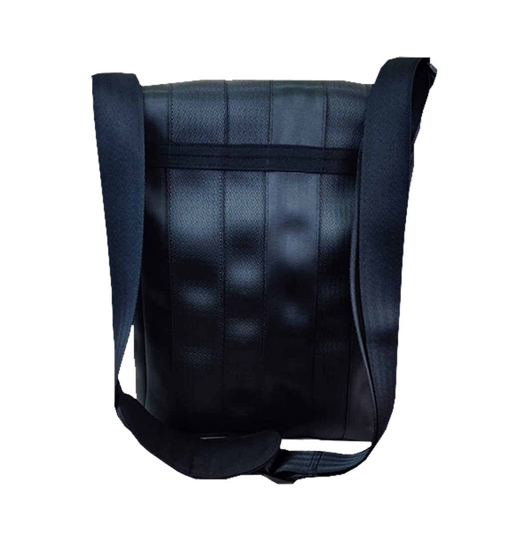 Noir Freelancer Bag in Car Seat Belts