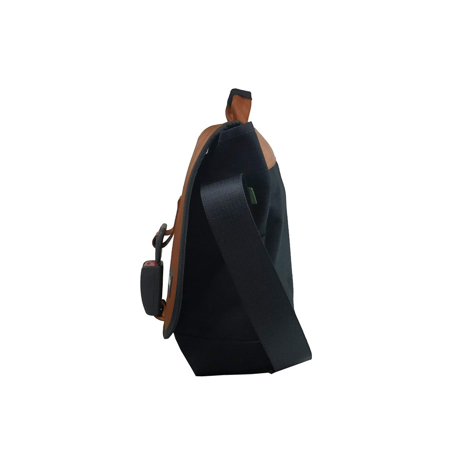 Doer's Messenger Bag in Rust Seat Belt & Black [15" laptop bag]
