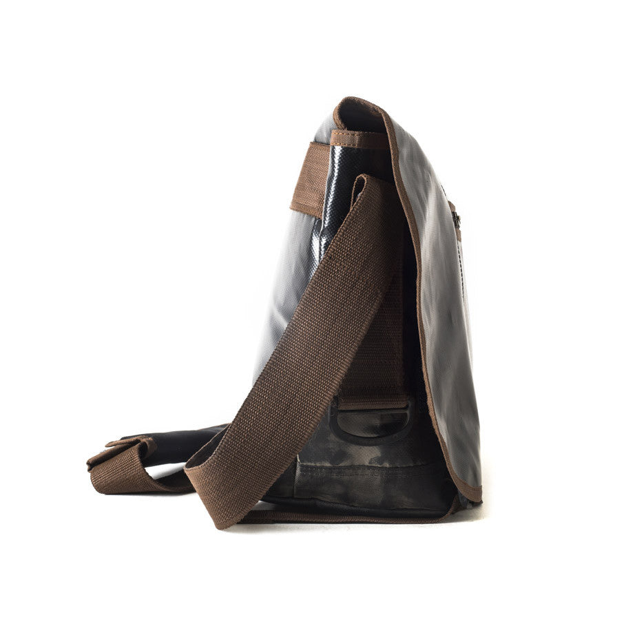 Doer's Messenger Bag in Black Tarp [15"compatible]