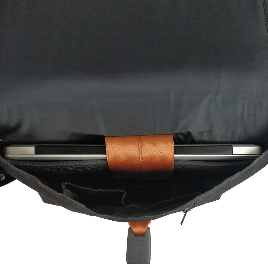 Doer's Messenger Bag in Rust Seat Belt & Black [15" laptop bag]